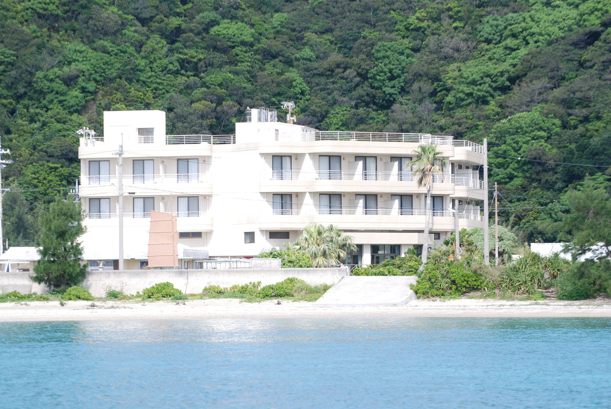 Kerama Beach Hotel Zamami Exteriör bild
